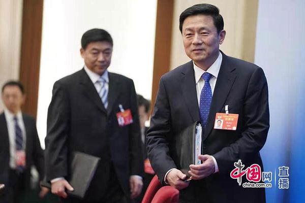 【星巴克app下载网站免费】Prada或将收买Versace