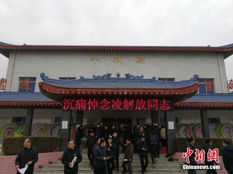 【油管18+安装】大型LNG运输船安全进港 保证新年期间上海用气需求