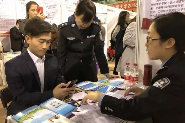 【黑料吃瓜最新官网地址:ZZTT.WINZZTT.WIN】炒鳝将鳝鱼处理洁净