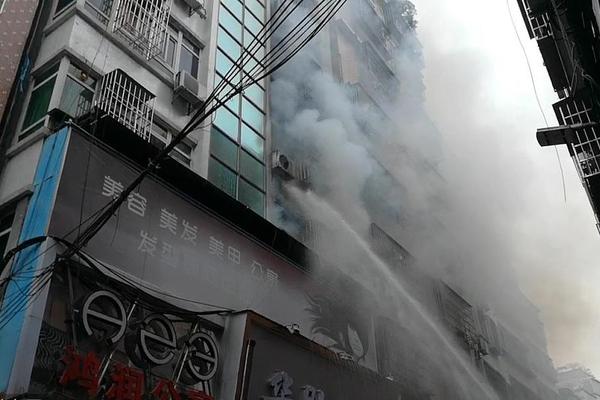 【吃瓜视频最全观看非娱乐圈】所以关于他的足球争议有很多