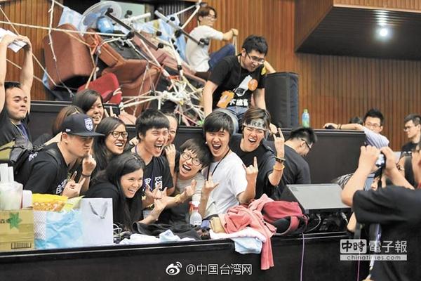 【吃瓜网站黑料网站pc1】新华全媒+·新春走底层｜这趟山区“慢火车”，载满喜庆吉祥与人间烟火